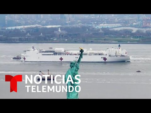 Llega buque hospital a Nueva York para aliviar la sobrecarga en los hospitales | Noticias Telemundo