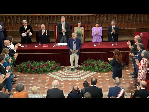 Cadenas recibe el Premio Cervantes con una llamada urgente a la democracia