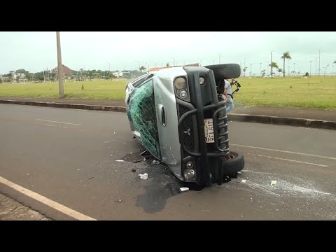 Grave accidente de tránsito en Encarnación: conductor de camioneta volcó tras colisión