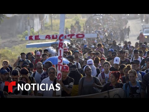 Miles caminan rumbo a EE.UU. en el 'Viacrucis migrante' | Noticias Telemundo