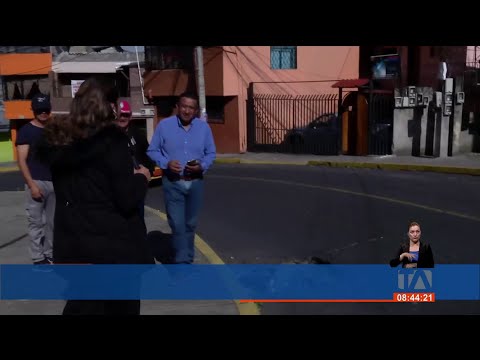 Un socavón preocupa a los moradores del barrio Aida León, en el sur de Quito