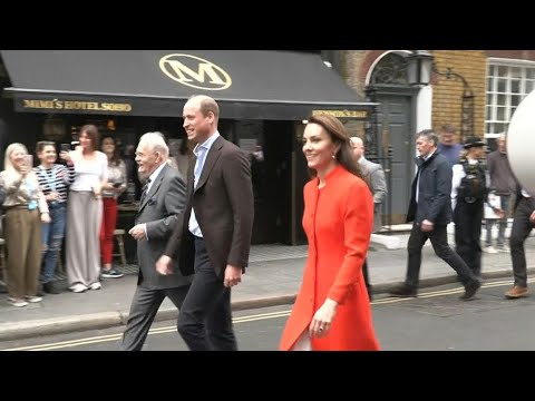 Le prince William et son épouse Kate en visite dans un pub de Soho | AFP Images