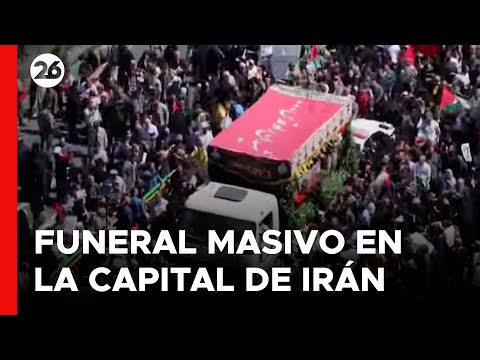 IRÁN | Miles de personas acuden al funeral de los guardias revolucionarios en Teherán