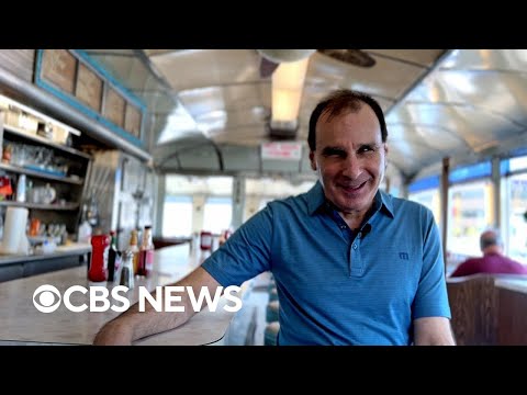 Blind diner owner serves up comfort fare and comedy