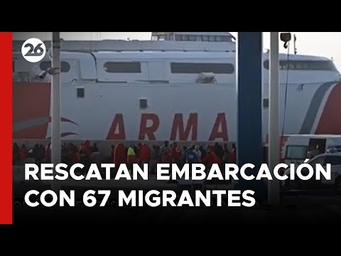ESPAÑA | Rescatan una embarcación con 67 migrantes a la deriva