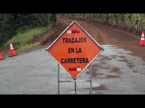Colocación de asfalto en el centro de San Rafael de Platanares entre labores viales municipales