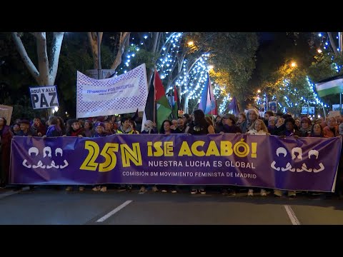 Feministas convocadas por la Comisión 8M recorren Madrid al grito de Se Acabó