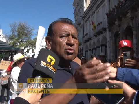 Pacientes reclaman al gobierno el pago de 4 meses de sueldo a dializadoras #Cuenca