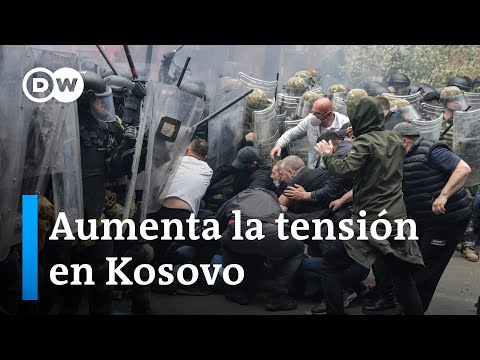Violentos choques entre manifestantes serbokosovares y fuerzas de la OTAN