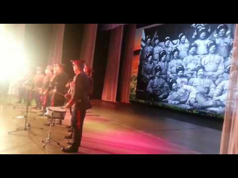 Выступление народного ансамбля казачьей песни "Иверень" в драматическом театре г. Томск.
