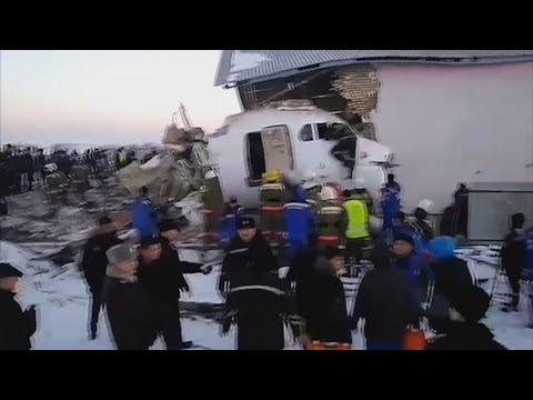 Al menos 15 muertos al estrellarse avión de pasajeros en Kazajistán, entre ellos 6 niños