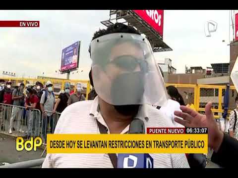 Primer día sin cuarentena: desorden en el paradero de Puente Nuevo para conseguir un bus (1/2)