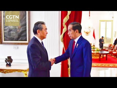 Canciller chino se reúne con presidente de Indonesia