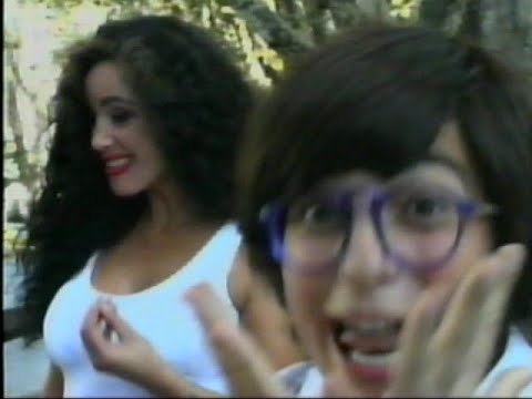 DiFilm - Beatriz Salomón con Vicky y Dani, las dos modelos de Videomatch (1997)