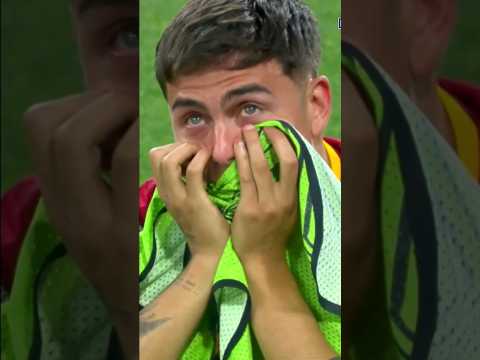 Inconsolable Paulo Dybala tras perder la Final de la #europaleague  #roma #Sevilla #dybala