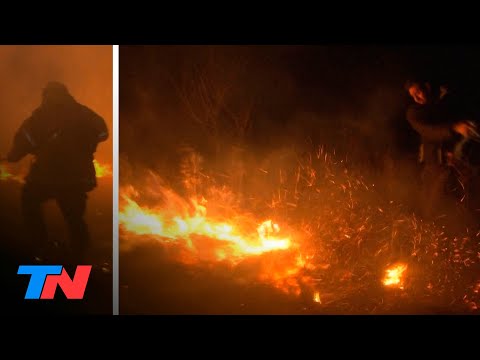 Siguen los incendios en las islas del Delta del río Paraná, en Entre Ríos: el fuego, desde adentro