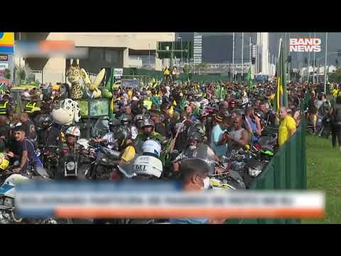 Bolsonaro sin mascarilla lideró caravana de motos