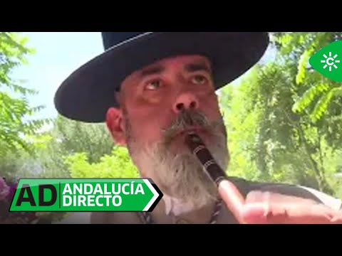 Andalucía Directo | Gustavo, el rey del tamboril, lleva 40 años acompañando a las hermandades