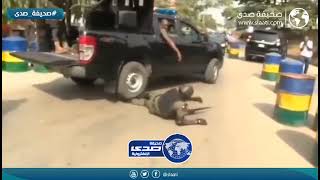 سقوط مؤلم لشرطي امام المارة