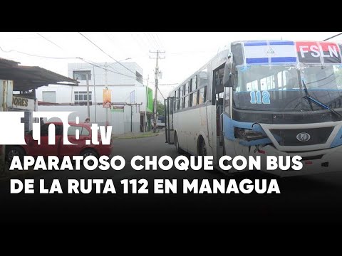 Le valió el «Alto»: Vehículo choca con bus de la Ruta 112 en Managua - Nicaragua