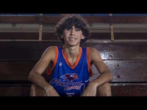 Ian Santiago, destacado jugador de baloncesto escolar