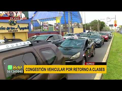 Surco: conductores soportan congestión vehicular en segundo día de clases presenciales