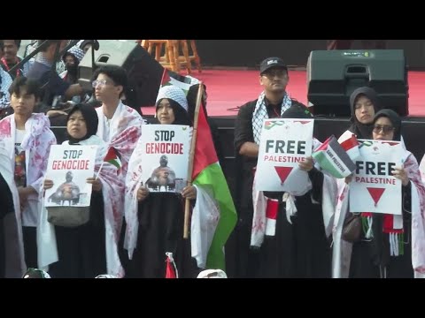 Protesters march to US embassy in Jakarta to show support for Palestinians