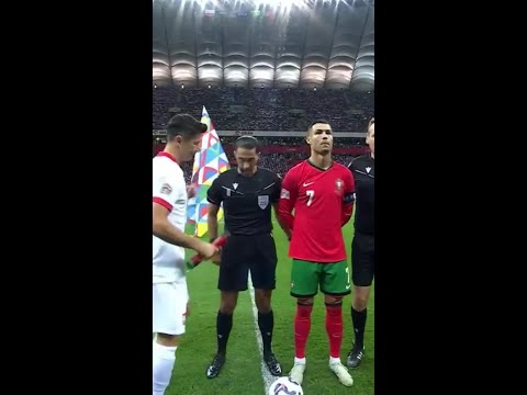 ¡CAPITANES LEGENDARIOS! CR7 y LEWANDOWSKI, dos cracks que marcaron una época | #Shorts