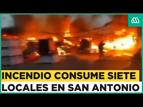 Gigantesco incendio afecta a feria mayorista de San Antonio