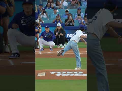 Ladies and gentlemen, I got the medicine, so you should keep ya eyes on the ball ⚾️