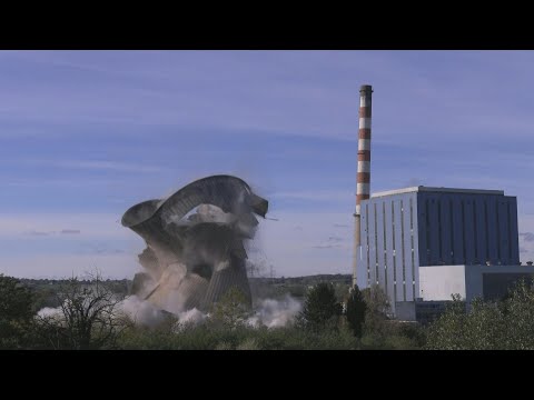 Destruction d'une ancienne usine à charbon à Montceau-les-Mines | AFP Images