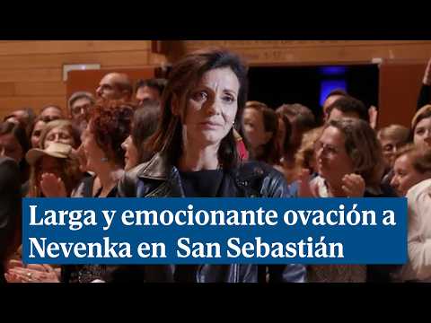 Larga y emocionante ovación a Nevenka Fernández en el Festival de Cine de San Sebastián