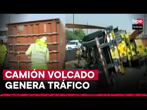 San Borja: congestión vehicular por vuelco de camión en la avenida Javier Prado