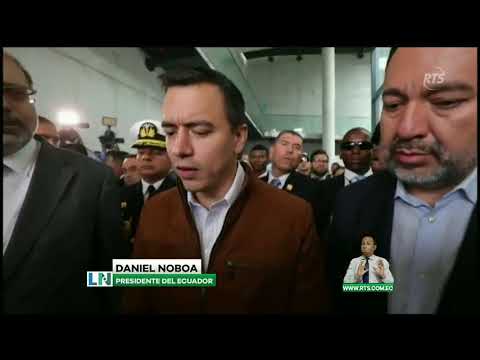 Noboa viajó en metro de Quito con alcalde Pabel Muñoz