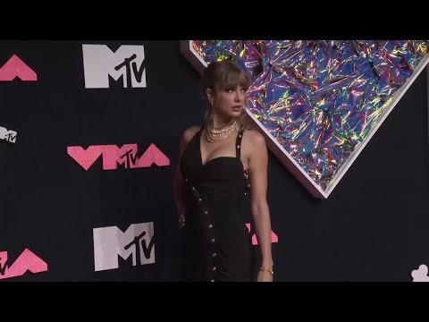 Posing: Taylor Swift, Nicki Minaj and Selena Gomez arrive at MTV VMAs