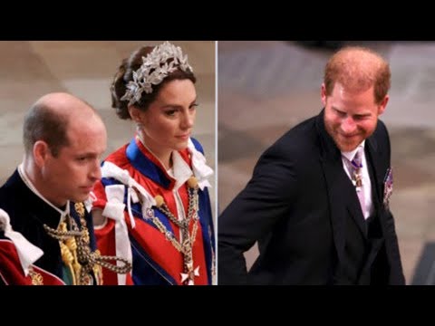El príncipe Harry llega solo a la ceremonia de coronación de su padre