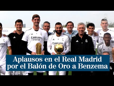 Aplausos y caras sonrientes en la plantilla del Real Madrid por el Balón de Oro a Benzema