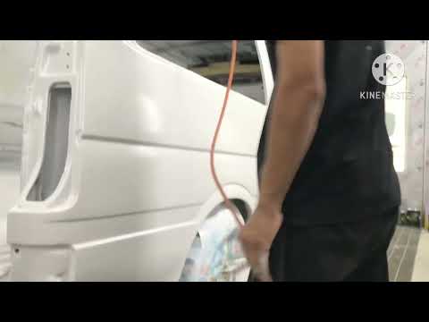 พ่นสีขาวมุกรถตู้หัวจรวด