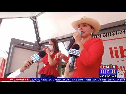 Xiomara Castro a la caza de votos en Santa Bárbara