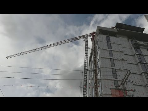 Construction crane mishap in B.C. sends metal beams falling onto street below