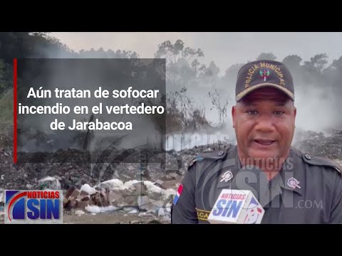 Aún tratan sofocar incendio en el vertedero de Jarabacoa