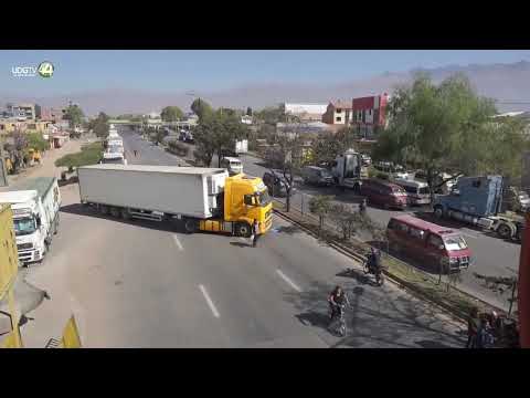 Segundo día de bloqueos de transporte pesado en Bolivia por la falta de diésel