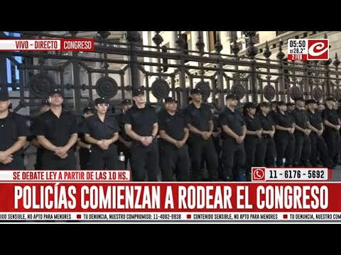 Tras la represión de ayer, policías comienzan a rodear el Palacio del Congreso
