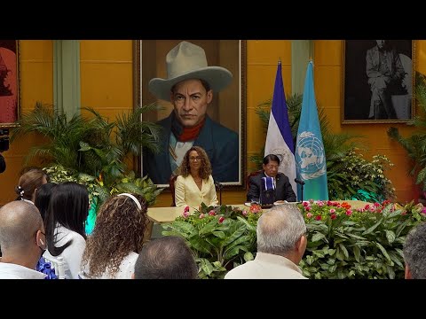 Nicaragua condecora a la representante saliente de la OPS/OMS