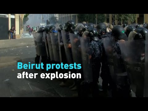 Anti-government protesters clash with Beirut police