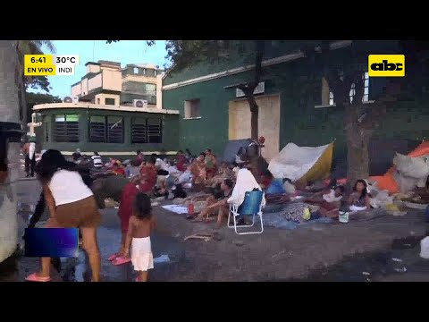 Indígenas de Canindeyú permanecen frente al INDI aguardando respuesta