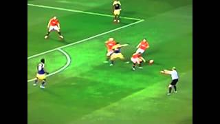 فيديو : ردة فعل غريبة من الحكم مايك دين مانشستر يونايتد وسوانسي