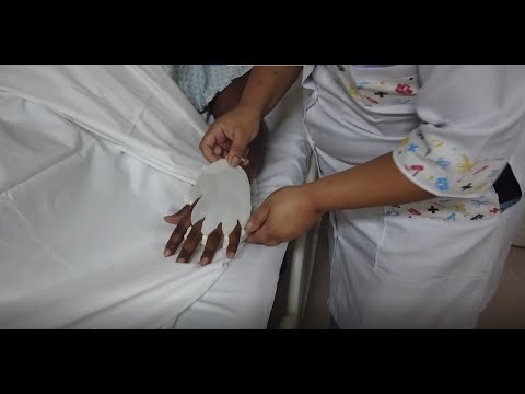 La técnica que ideó una enfermera de Brasil para consolar a pacientes con COVID-19