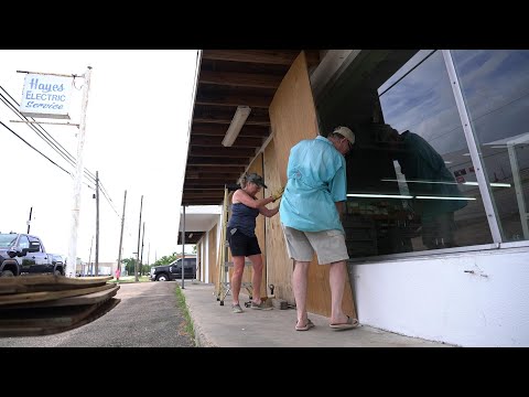 Texas residents prepare for Beryl