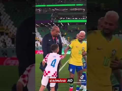 El hijo de Iván Perisic consuela a Neymar tras eliminación de Brasil